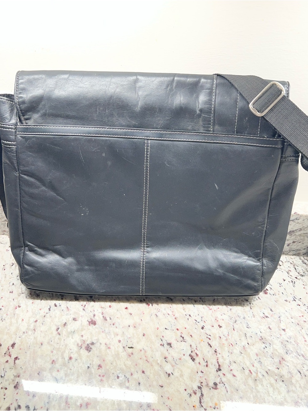 Kenneth Cole Reaction Black Leather Messenger Bag - Picture 2 of 5